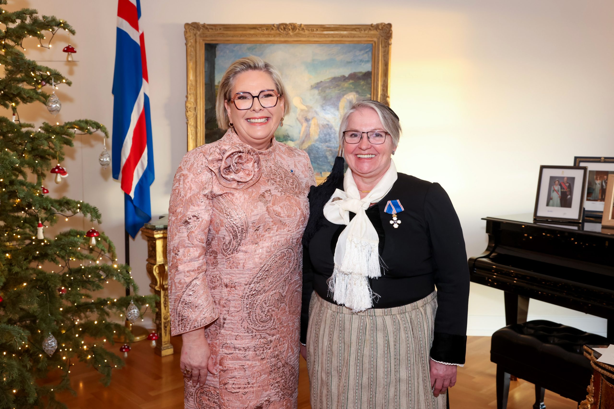 Featured image for “Rósa Marinósdóttir sæmd heiðursmerki hinnar íslensku fálkaorðu”